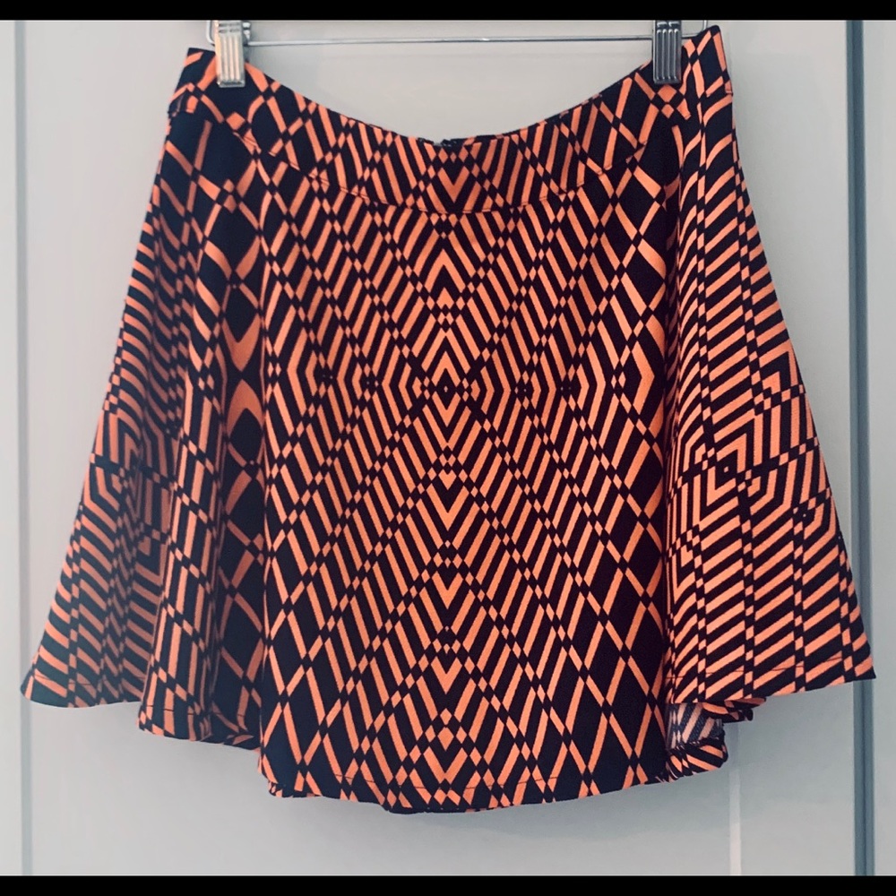 blu pepper abstract above knee skirt. Like new.